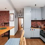 Luminous Loft - Modern Old Town - By Upstairs *